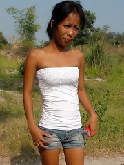 Petite Filipina girl picked up in a field and fucked